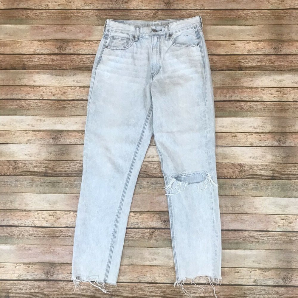 American Eagle Womens Size 6 Light Wash Distressed Ripped Raw Hem Mom Jean